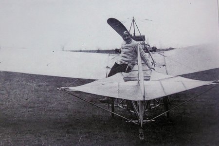  26. listopadu 1910 létal na borském letišti Jan Čermák s letounem B-P-Č 